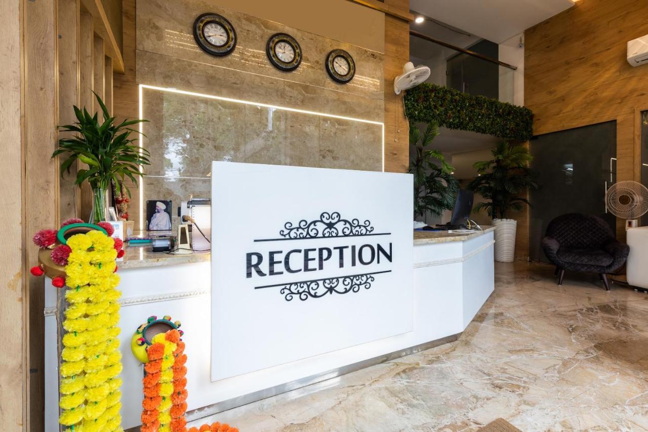 Capital O 47403 Hotel Manjeet Бхопал Экстерьер фото